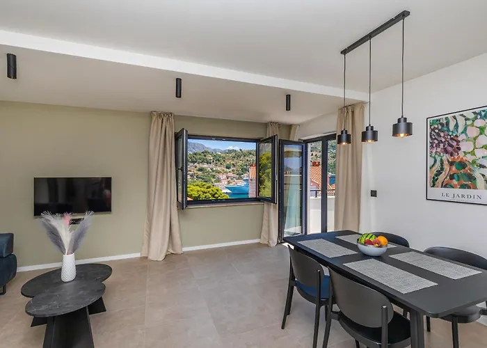 Blacksmith Apartments By Duhomes