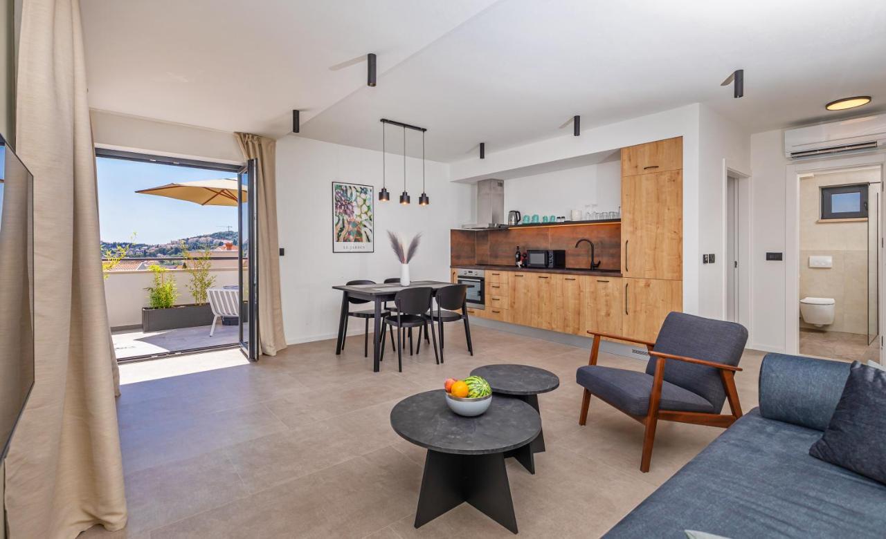 Apartma Blacksmith By Duhomes *